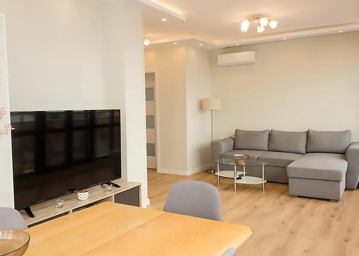 Seaview Haven - Elegant 2bd Flat In By Flat Mаnager Apartment *